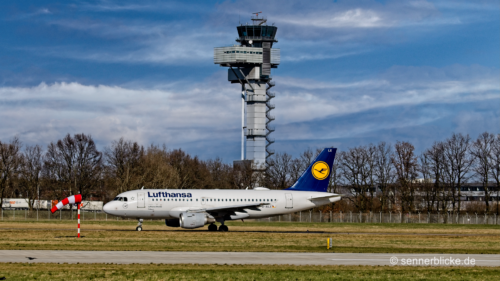 Lufthansa Airbus A319-114 (D-AILX ) rollt zur Startbahn
