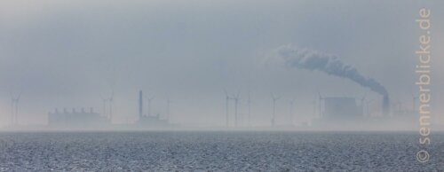 Emshaven im Dunst, von Emden aus gesehen