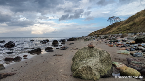 Steinzeugen am Strand von Klausdorf