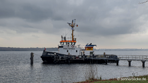 Schlepper Holstein bei der Schleuse zum Nord-Ostsee-Kanal