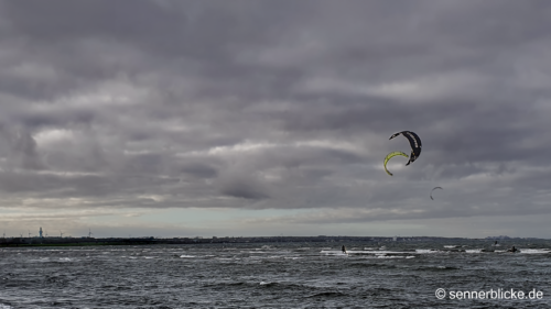 Kitesurfer vor Großenbrode